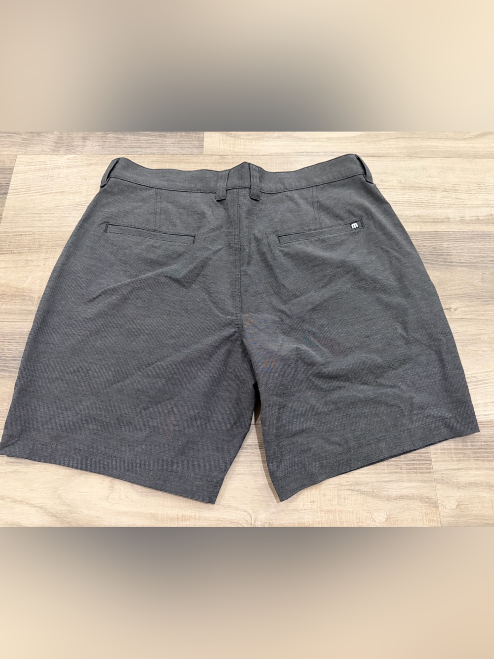 Travis Mathew Gray Performance Golf Shorts Men’s 32 Stretch - Picture 4 of 5